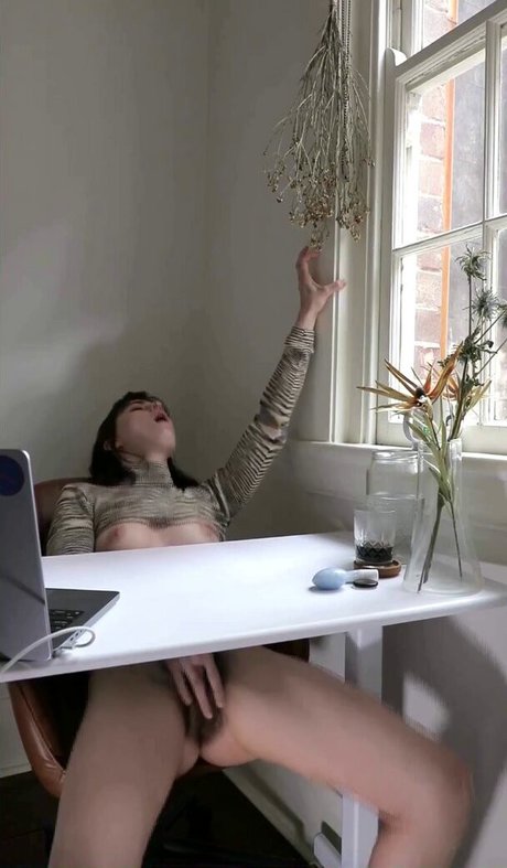 Обнаженная фотография утечки OnlyFans от Miatv