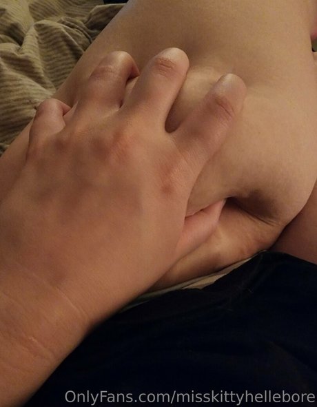 Nahá fotka uniklých OnlyFans od Misskittyhellebore