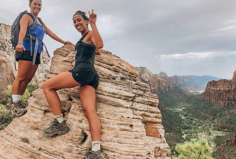 Nacktes geleaktes OnlyFans-Foto von Emily Varadian