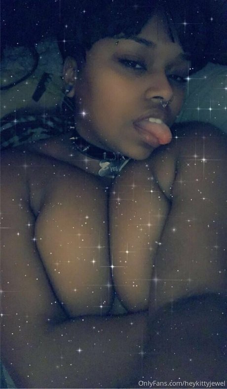 Naakte gelekte OnlyFans-foto van Jewelkittenfree