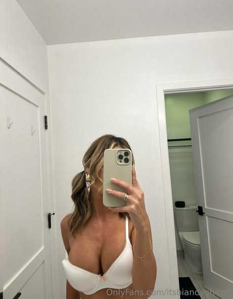 Naken läckt OnlyFans-bild av Itsbiancaghezzi