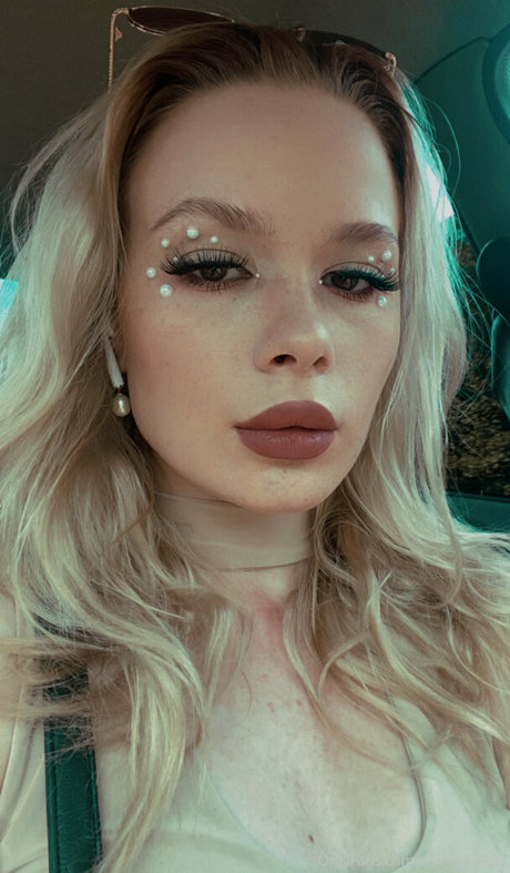 Обнаженная фотография утечки OnlyFans от Linapie