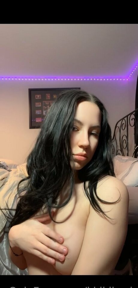 Nahá fotka uniklých OnlyFans od Kkikikash