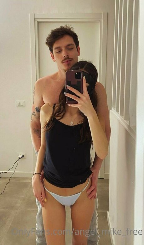 Nahá fotka uniklých OnlyFans od Angelmikefree