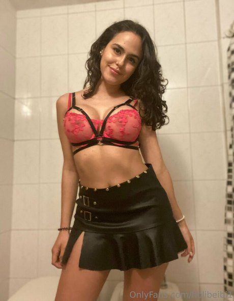 Nahá fotka uniklých OnlyFans od Holibeibii