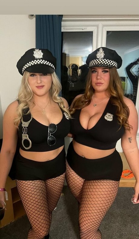 Naken lekkede OnlyFans-bilde av Ellierobsxx