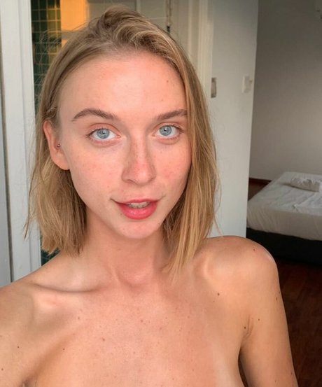 Naken lekkede OnlyFans-bilde av Yourina