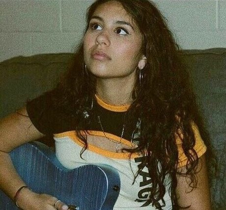Naken läckt OnlyFans-bild av Alessia Cara