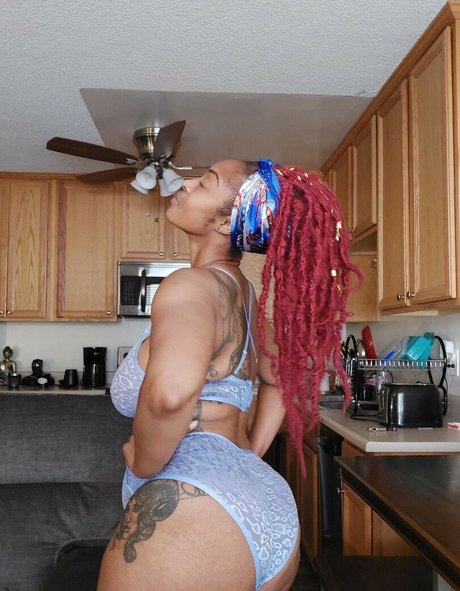 Alasti lekkinud OnlyFans-i pilt Lavendamonroe