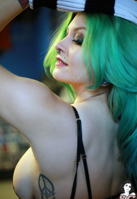 Alasti lekkinud OnlyFans-i pilt Chalkmoon