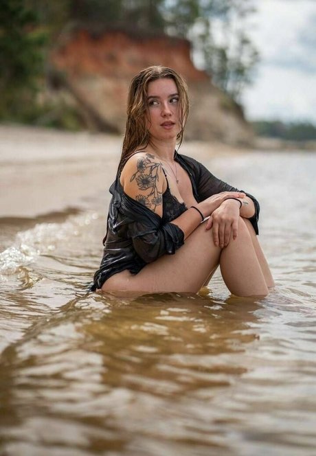 Naakte gelekte OnlyFans-foto van Cheyannerad