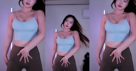 Naakte gelekte OnlyFans-foto van Serimm11