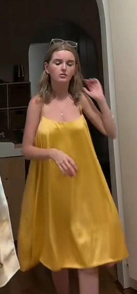 Nacktes geleaktes OnlyFans-Foto von Keepingupwithliv