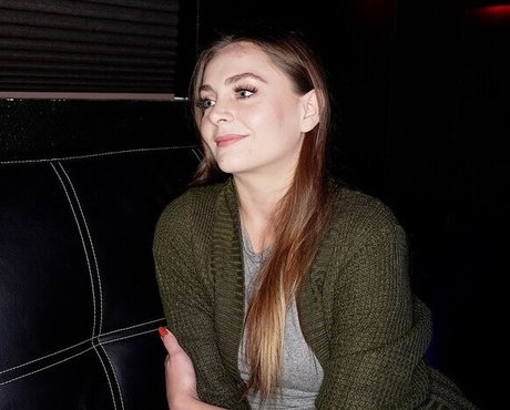 Alasti lekkinud OnlyFans-i pilt Gloryhole Swallow