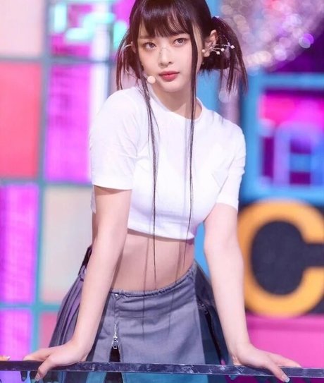 Nahá fotka uniklých OnlyFans od Hanni Pham