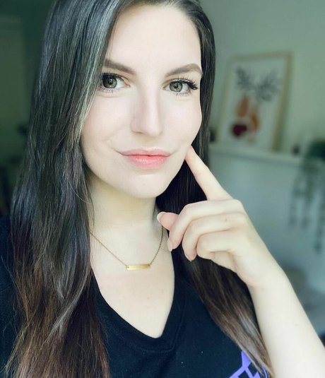 Naken lekkede OnlyFans-bilde av Katestark