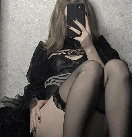 Naakte gelekte OnlyFans-foto van Vwemor