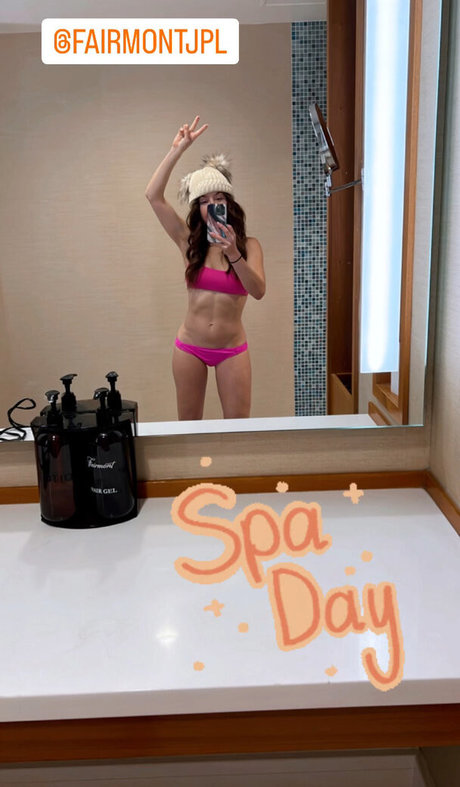 Nahá fotka uniklých OnlyFans od Erin Karpluk