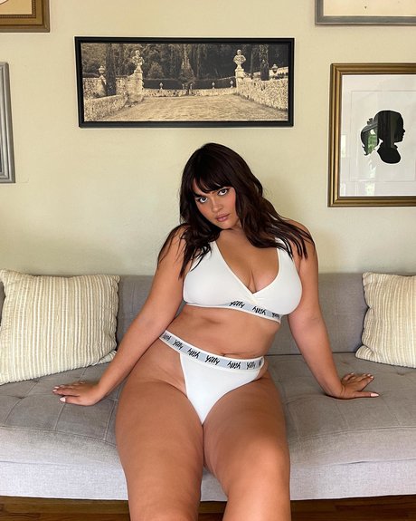 Nacktes geleaktes OnlyFans-Foto von Bellaagolden