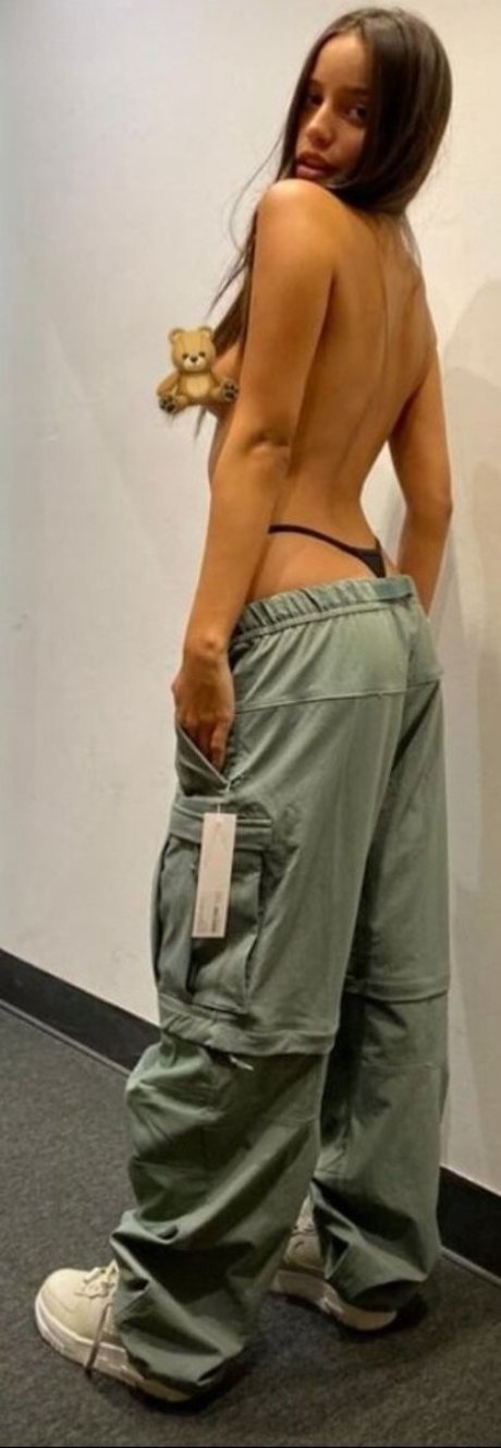 Alasti lekkinud OnlyFans-i pilt Emi Mermes