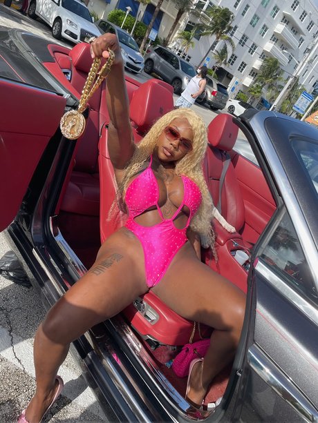 Alasti lekkinud OnlyFans-i pilt Sukihana