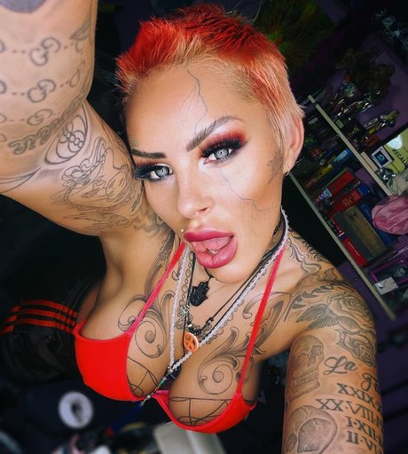 Nahá fotka uniklých OnlyFans od Leoni Baltz