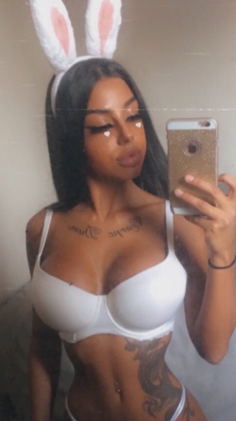 Alasti lekkinud OnlyFans-i pilt Maria Nozer