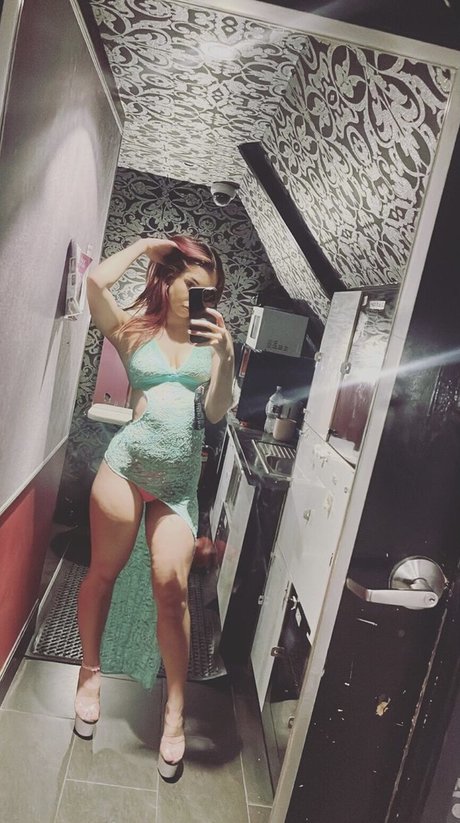 Обнаженная фотография утечки OnlyFans от Angelenarowex