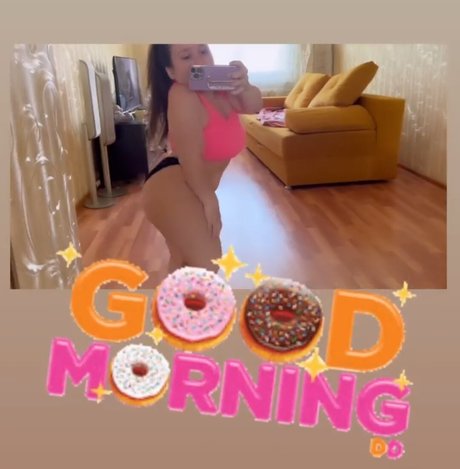 Naken lekkede OnlyFans-bilde av Saxarovagul