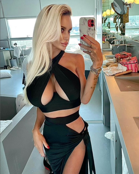 Alasti lekkinud OnlyFans-i pilt Ramona Perthel