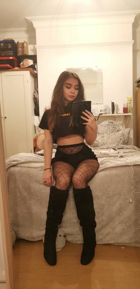 Foto di nudo di fuga di OnlyFans di Csillabu