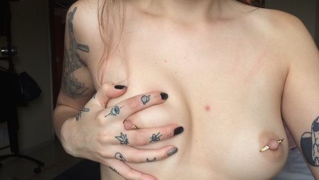 Alasti lekkinud OnlyFans-i pilt Hillmayer