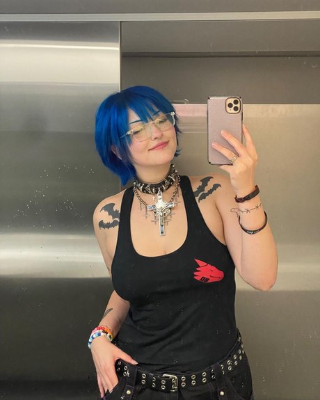 Naakte gelekte OnlyFans-foto van Succubus Sushi