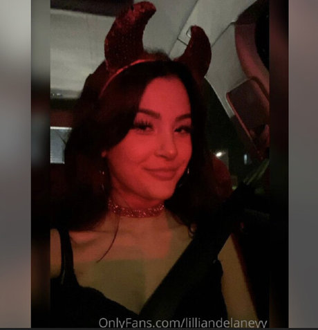 Nahá fotka uniklých OnlyFans od Lillian Delaney