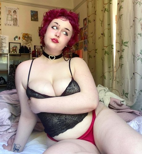 Naakte gelekte OnlyFans-foto van Milabloomoo