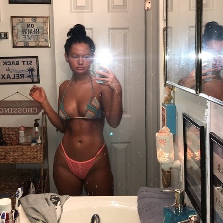 Alasti lekkinud OnlyFans-i pilt Kymber Sauerwine