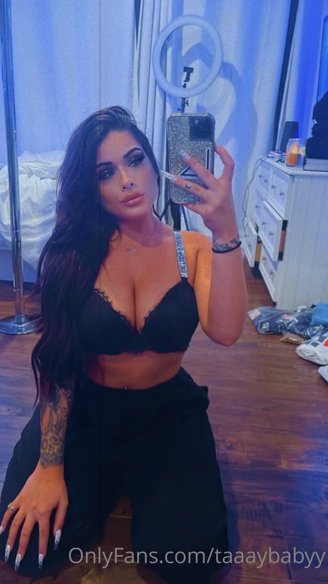 Nacktes geleaktes OnlyFans-Foto von Taylor Stewart