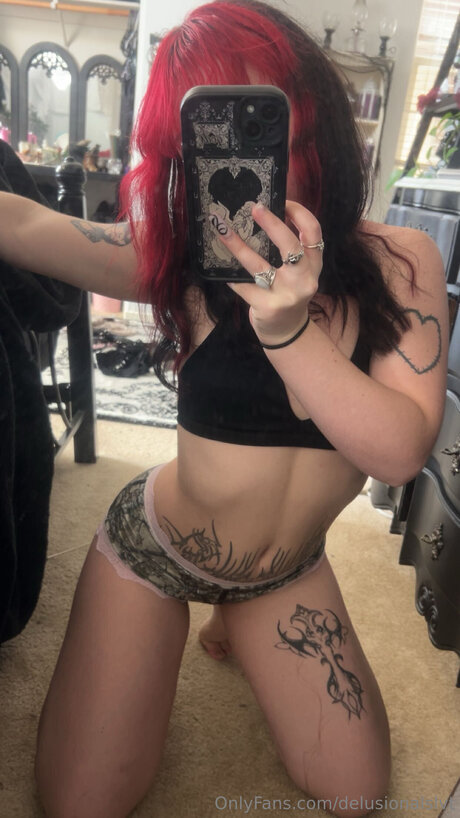 Обнаженная фотография утечки OnlyFans от Delusionalslvt