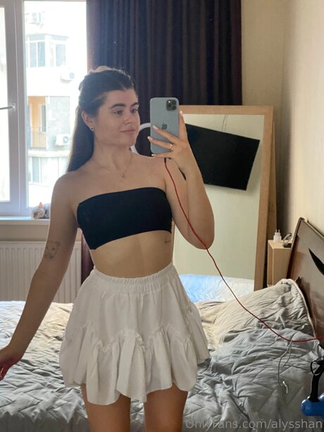 Alasti lekkinud OnlyFans-i pilt Alysshan