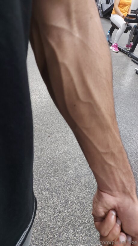 Naakte gelekte OnlyFans-foto van Big Eze23