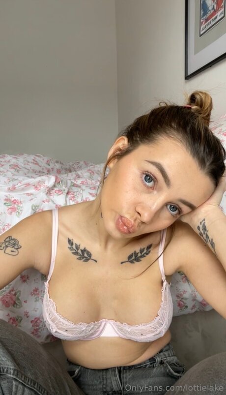 Nahá fotka uniklých OnlyFans od Lottielake