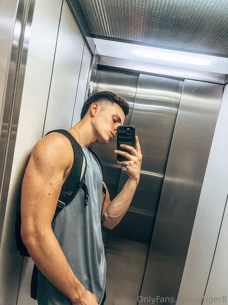 Naken lekkede OnlyFans-bilde av Gtiger8