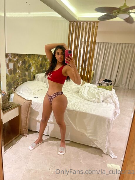 Naakte gelekte OnlyFans-foto van La Culebraa