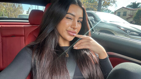 Nahá fotka uniklých OnlyFans od Elleluna