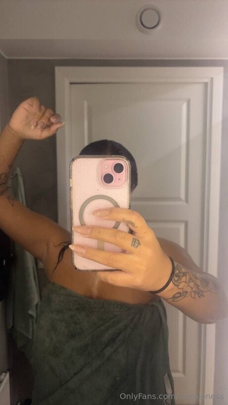 Naken läckt OnlyFans-bild av Clarajoness