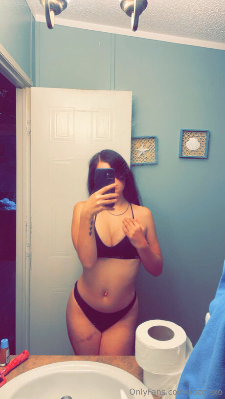 Naken lekkede OnlyFans-bilde av Xozoiexo