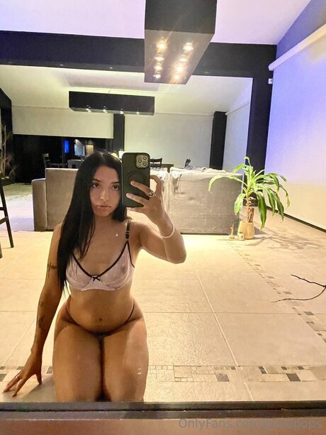 Naken läckt OnlyFans-bild av Pixiepops