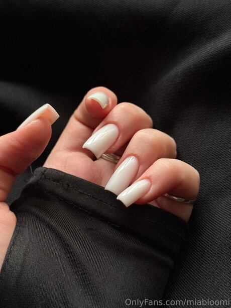 Miabloomi OnlyFansリークヌード写真