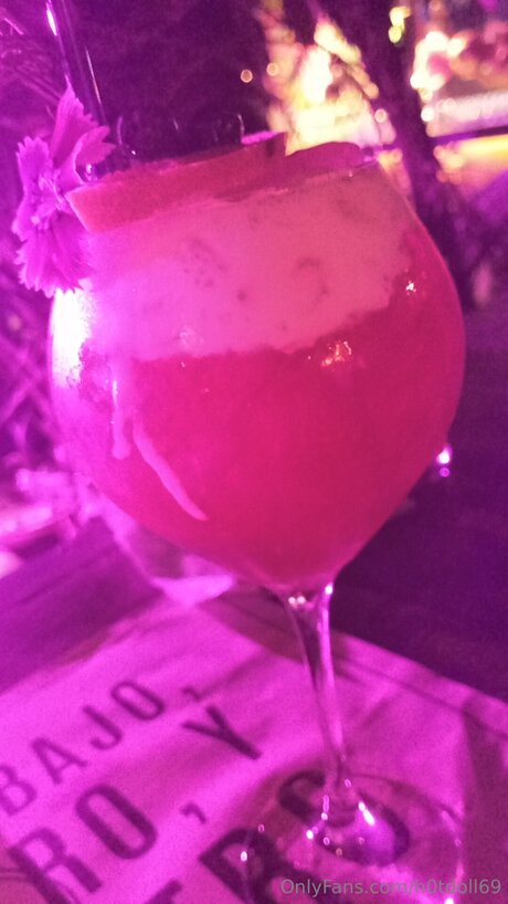 Naken läckt OnlyFans-bild av H0tdoll69