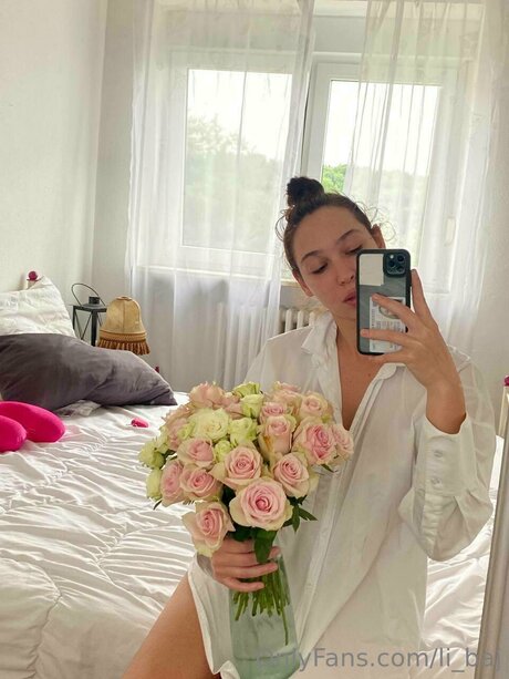 Naken lekkede OnlyFans-bilde av Li Baj